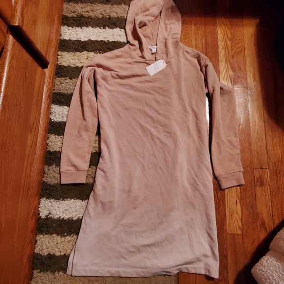 Two Long Sweatshirts - Picture 12 of 12